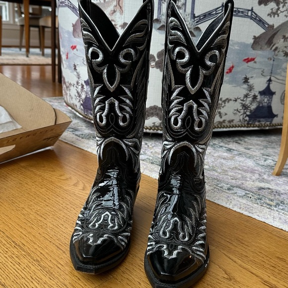 RARE Lucchese Women’s Black Patent Leather Cowboy Boots with Silver Stitching 7 - Picture 8 of 9